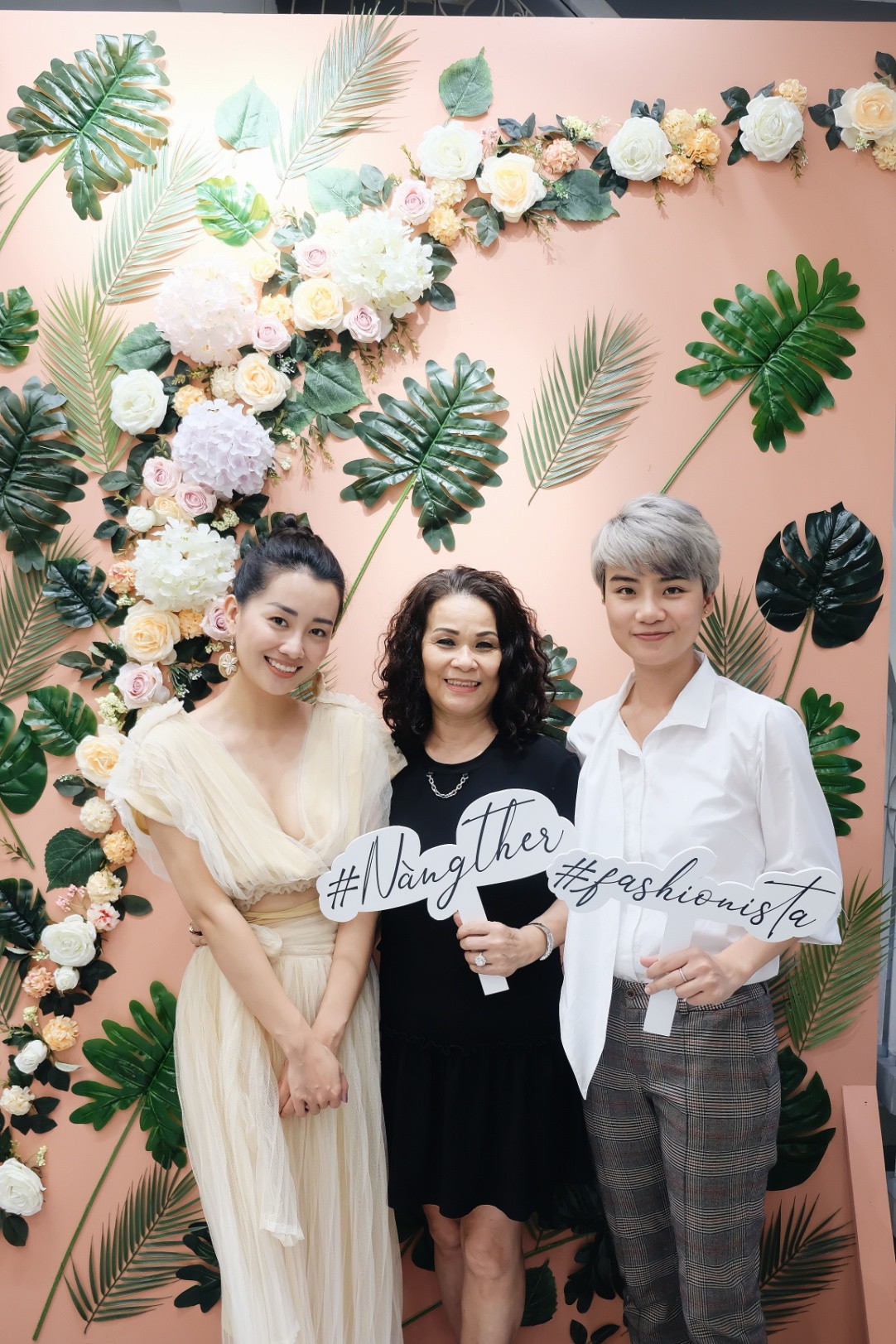 MC Quỳnh Chi ra mắt thương hiệu thời trang Ther Design - Ảnh 9. MC Quỳnh Chi ra mắt thương hiệu thời trang Ther Design - Ảnh 9.