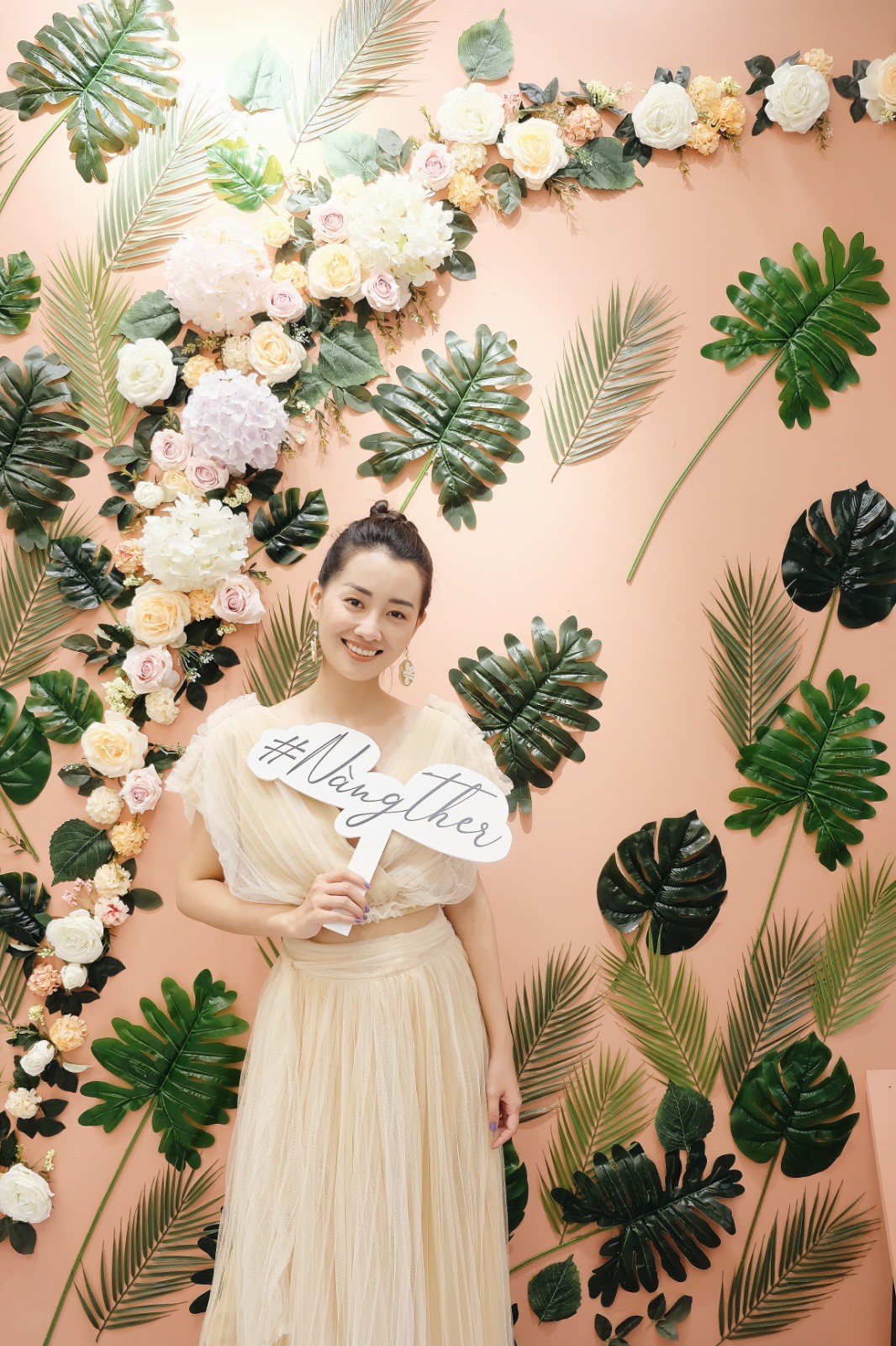 MC Quỳnh Chi ra mắt thương hiệu thời trang Ther Design - Ảnh 1. MC Quỳnh Chi ra mắt thương hiệu thời trang Ther Design - Ảnh 1.