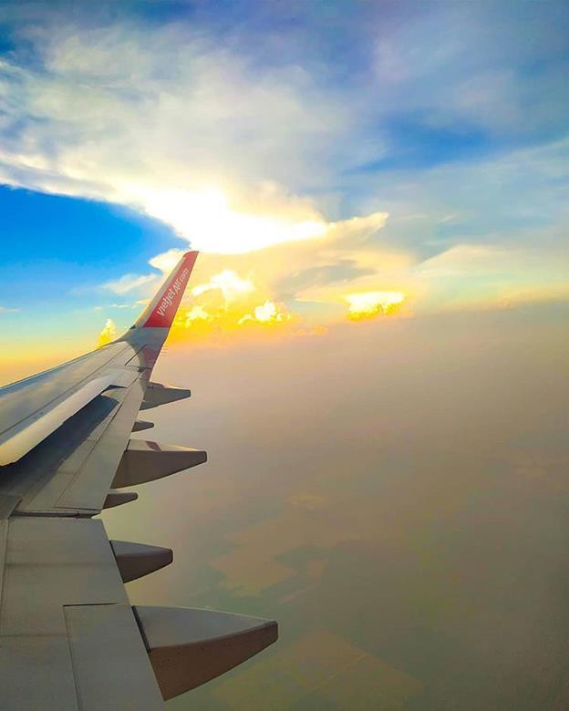 Bữa tiệc nóng hổi, tươi ngon trên độ cao 10,000m - Ảnh 1. Bữa tiệc nóng hổi, tươi ngon trên độ cao 10,000m - Ảnh 1.
