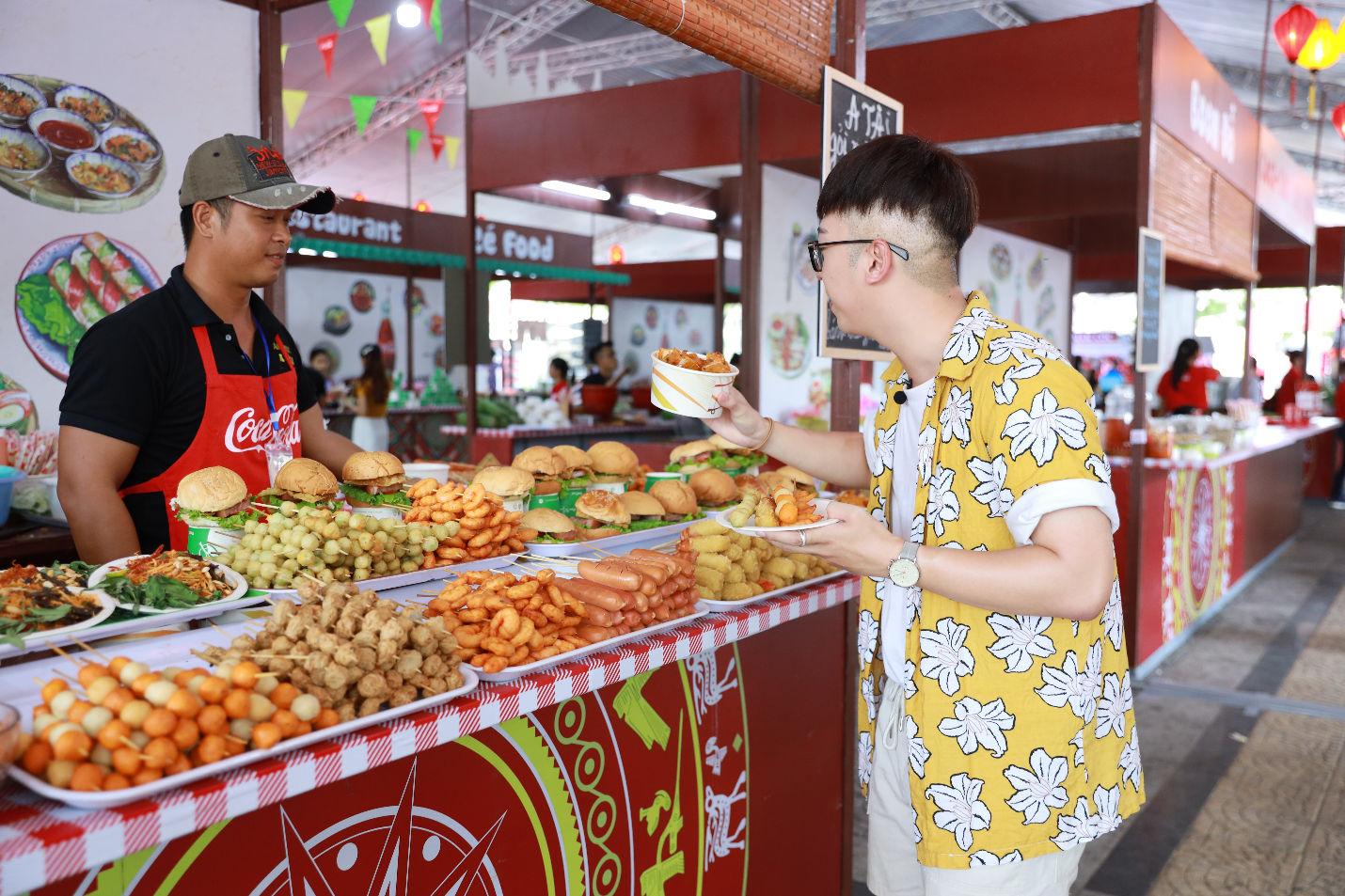 Muốn nếm thử của ngon vật lạ mà còn “lăn tăn”? Xem ngay hội food blogger review đi! - Ảnh 2. Muốn nếm thử của ngon vật lạ mà còn “lăn tăn”? Xem ngay hội food blogger review đi! - Ảnh 2.