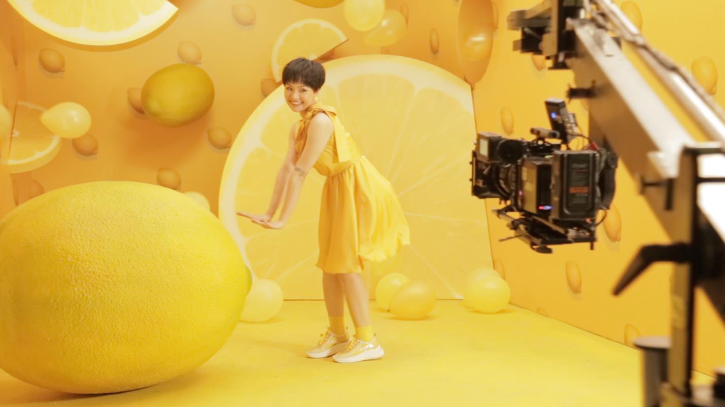 Bất ngờ rò rỉ clip Min quẩy cực sung: Min vẫn xinh nhưng sự chú ý của fan lại tập trung vào điểm đặc biệt này! - Ảnh 5. Bất ngờ rò rỉ clip Min quẩy cực sung: Min vẫn xinh nhưng sự chú ý của fan lại tập trung vào điểm đặc biệt này! - Ảnh 5.