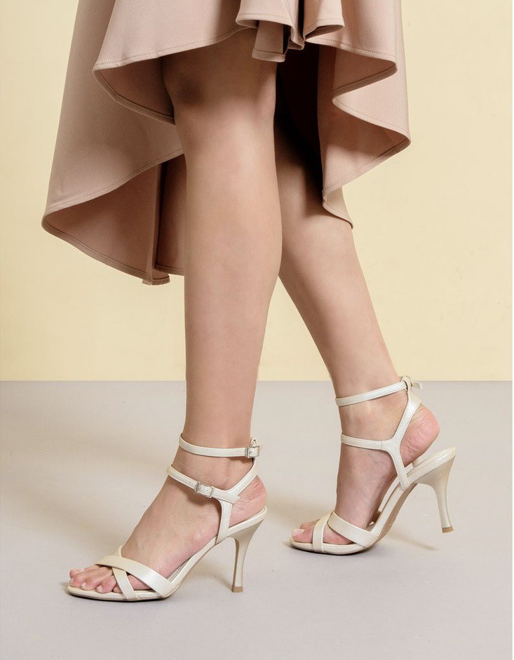 Gọi tên 5 kiểu giày HOT nhất mùa hè giúp chị em nâng tầm phong cách với giá từ 99K - Ảnh 2. Gọi tên 5 kiểu giày HOT nhất mùa hè giúp chị em nâng tầm phong cách với giá từ 99K - Ảnh 2.