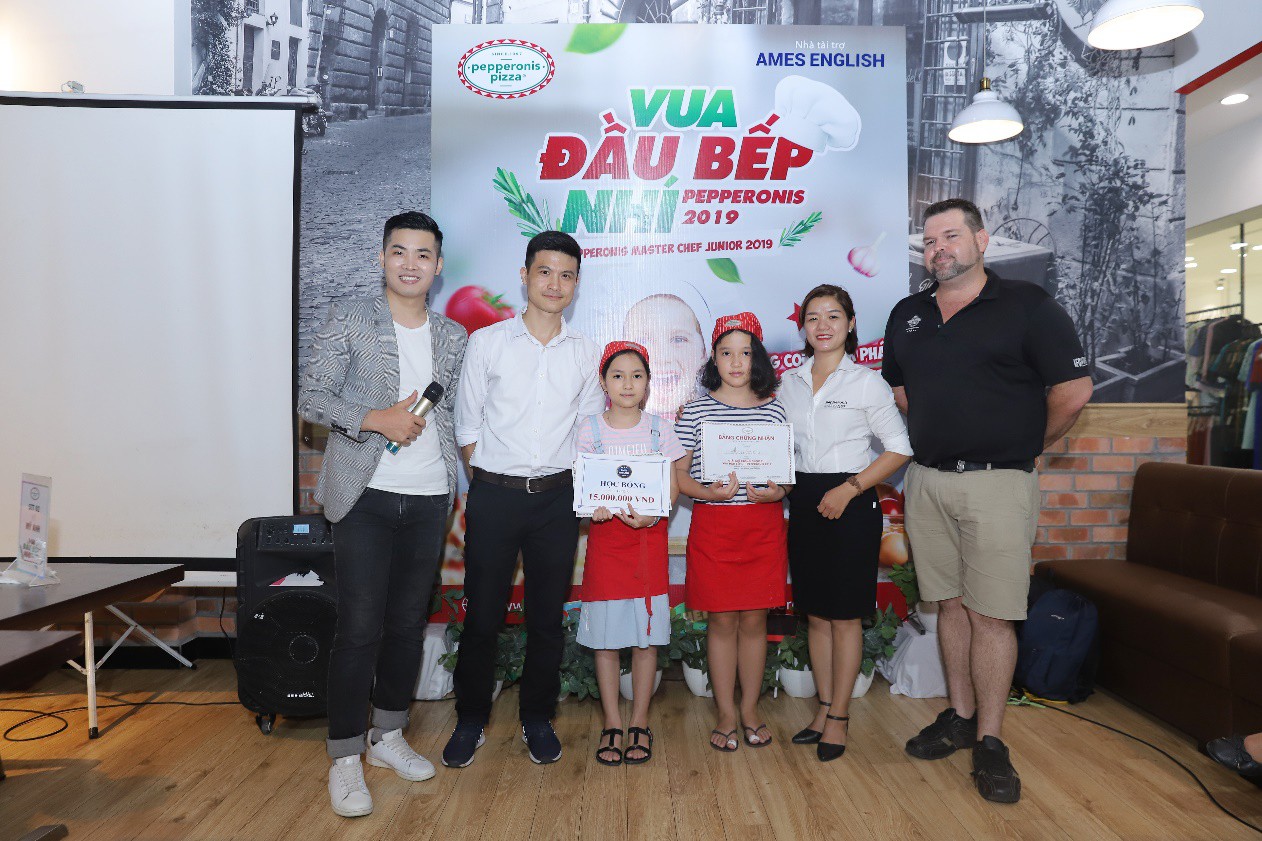 Thiên tài tí hon Minh Anh trở thành đầu bếp Pizza trong cuộc thi vua đầu bếp nhí Pepperonis 2019 - Ảnh 2. Thiên tài tí hon Minh Anh trở thành đầu bếp Pizza trong cuộc thi vua đầu bếp nhí Pepperonis 2019 - Ảnh 2.