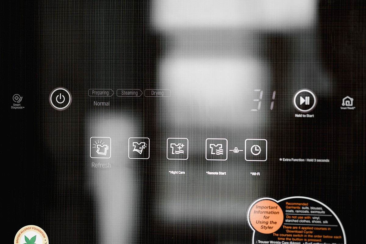 Tủ chăm sóc quần áo LG Styler: Bí quyết để bạn không bao giờ phải mang vest, đầm dạ hội ra tiệm giặt là? - Ảnh 16. Tủ chăm sóc quần áo LG Styler: Bí quyết để bạn không bao giờ phải mang vest, đầm dạ hội ra tiệm giặt là? - Ảnh 16.