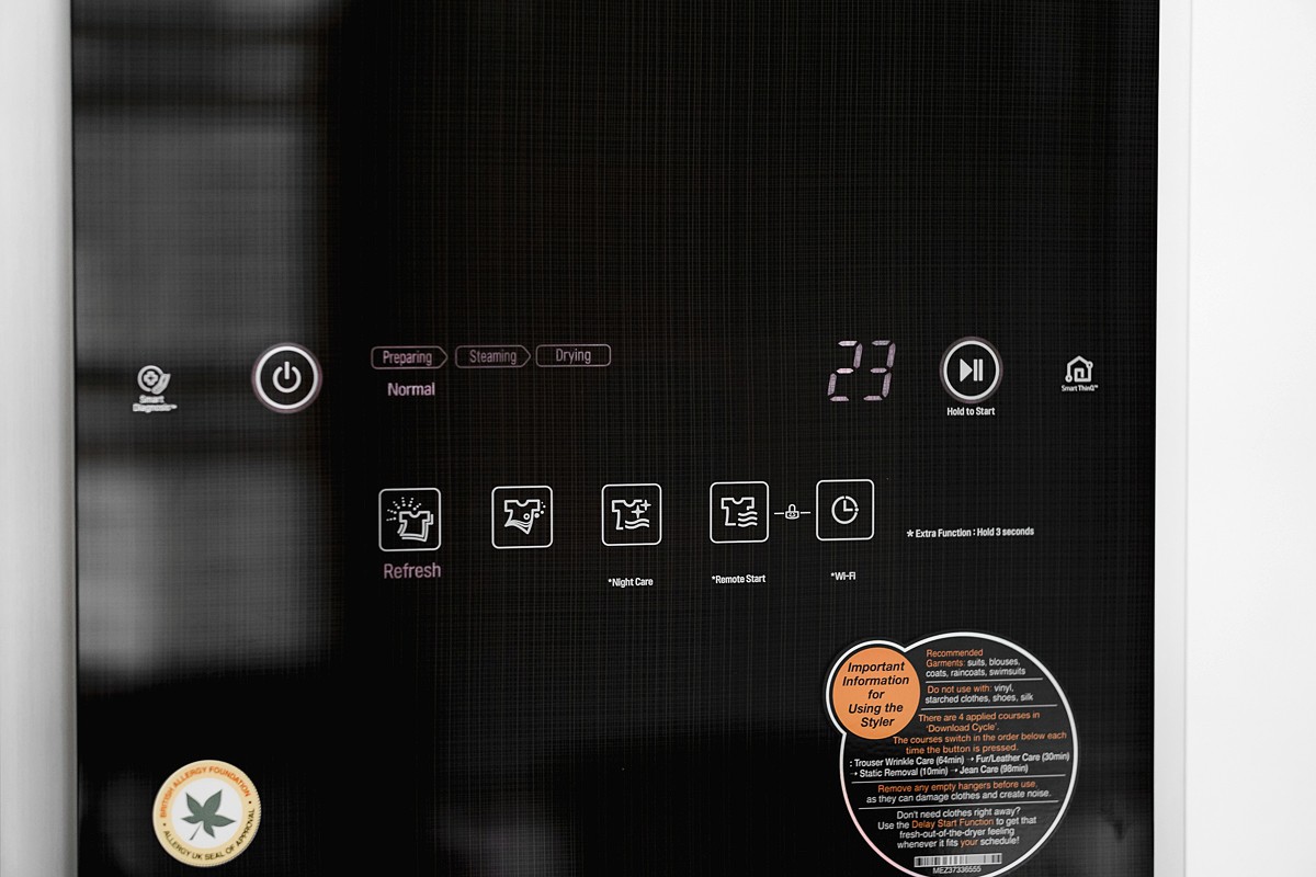 Tủ chăm sóc quần áo LG Styler: Bí quyết để bạn không bao giờ phải mang vest, đầm dạ hội ra tiệm giặt là? - Ảnh 3. Tủ chăm sóc quần áo LG Styler: Bí quyết để bạn không bao giờ phải mang vest, đầm dạ hội ra tiệm giặt là? - Ảnh 3.
