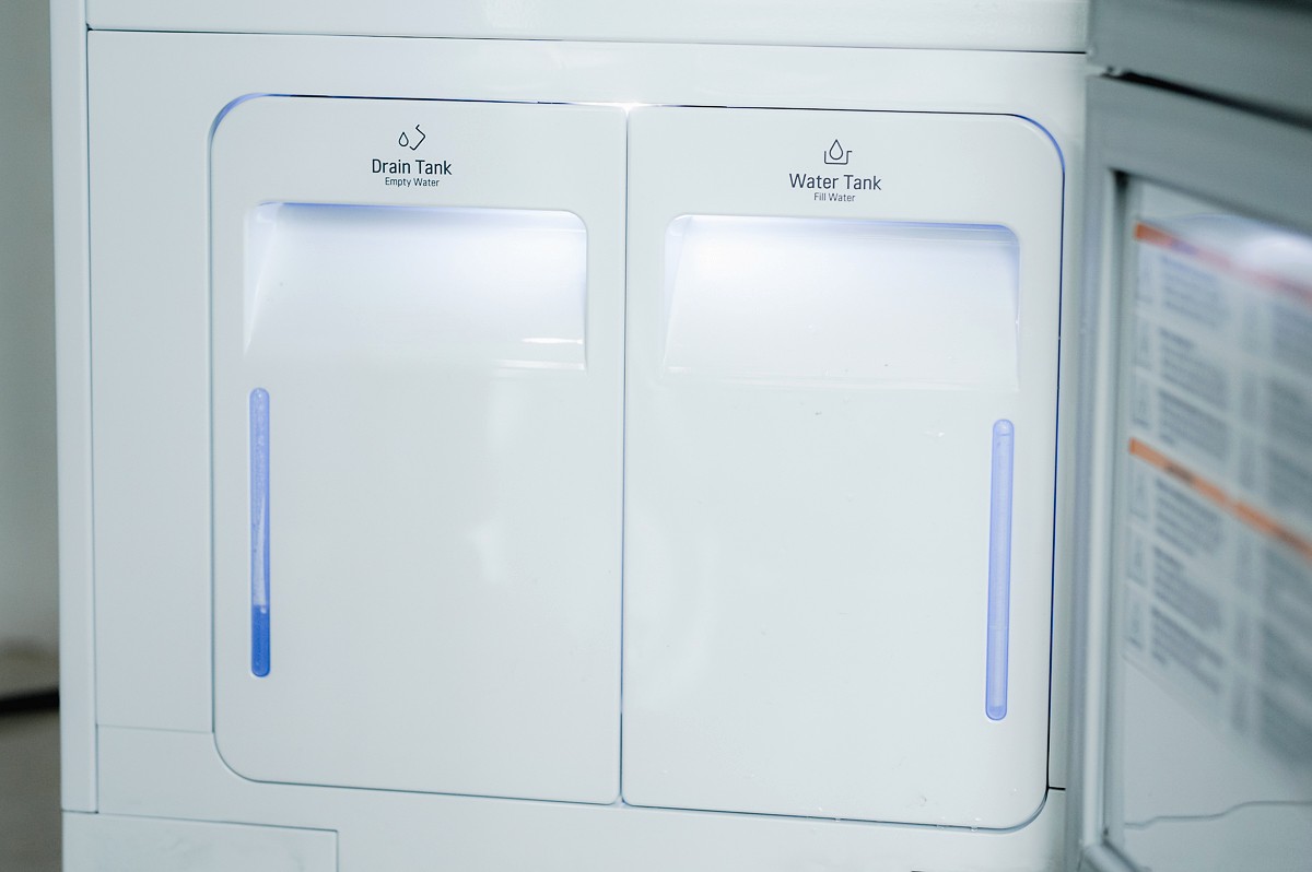 Tủ chăm sóc quần áo LG Styler: Bí quyết để bạn không bao giờ phải mang vest, đầm dạ hội ra tiệm giặt là? - Ảnh 7. Tủ chăm sóc quần áo LG Styler: Bí quyết để bạn không bao giờ phải mang vest, đầm dạ hội ra tiệm giặt là? - Ảnh 7.