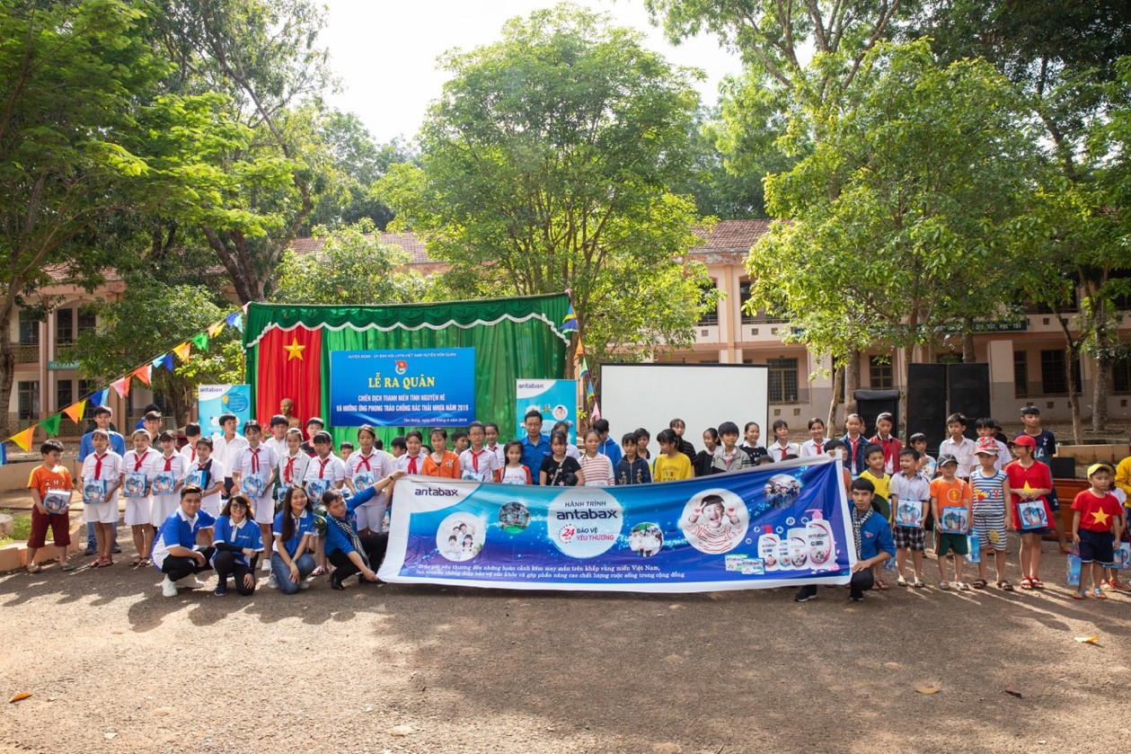 Antabax cùng các chiến sĩ mùa hè xanh 2019 – Hành trình đong đầy 24 Giờ Bảo Vệ Yêu Thương - Ảnh 1. Antabax cùng các chiến sĩ mùa hè xanh 2019 – Hành trình đong đầy 24 Giờ Bảo Vệ Yêu Thương - Ảnh 1.