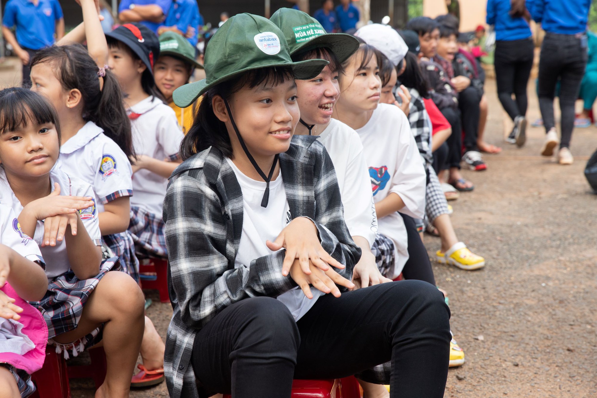 Antabax cùng các chiến sĩ mùa hè xanh 2019 – Hành trình đong đầy 24 Giờ Bảo Vệ Yêu Thương - Ảnh 2. Antabax cùng các chiến sĩ mùa hè xanh 2019 – Hành trình đong đầy 24 Giờ Bảo Vệ Yêu Thương - Ảnh 2.