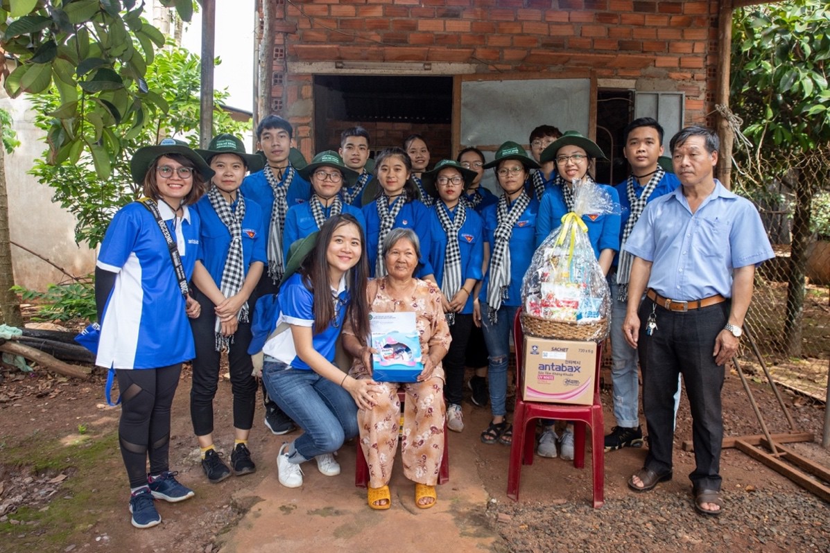 Antabax cùng các chiến sĩ mùa hè xanh 2019 – Hành trình đong đầy 24 Giờ Bảo Vệ Yêu Thương - Ảnh 3. Antabax cùng các chiến sĩ mùa hè xanh 2019 – Hành trình đong đầy 24 Giờ Bảo Vệ Yêu Thương - Ảnh 3.