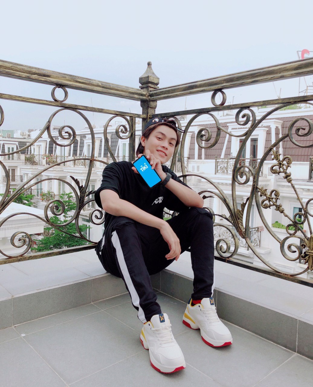 Mẫu giày “cân tất” mọi khung hình OOTD giữa trời hè rực rỡ - Ảnh 4. Mẫu giày “cân tất” mọi khung hình OOTD giữa trời hè rực rỡ - Ảnh 4.