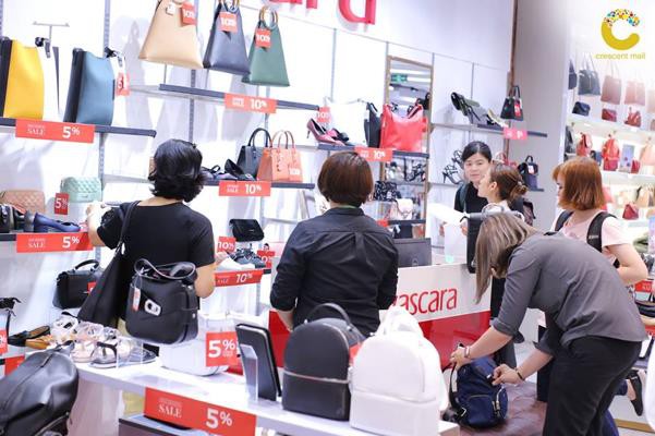 Giảm giá cuối mùa ngập tràn ưu đãi từ hàng trăm thương hiệu nổi tiếng tại Crescent Mall - Ảnh 3. Giảm giá cuối mùa ngập tràn ưu đãi từ hàng trăm thương hiệu nổi tiếng tại Crescent Mall - Ảnh 3.