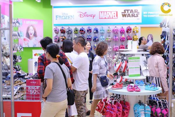 Giảm giá cuối mùa ngập tràn ưu đãi từ hàng trăm thương hiệu nổi tiếng tại Crescent Mall - Ảnh 5. Giảm giá cuối mùa ngập tràn ưu đãi từ hàng trăm thương hiệu nổi tiếng tại Crescent Mall - Ảnh 5.