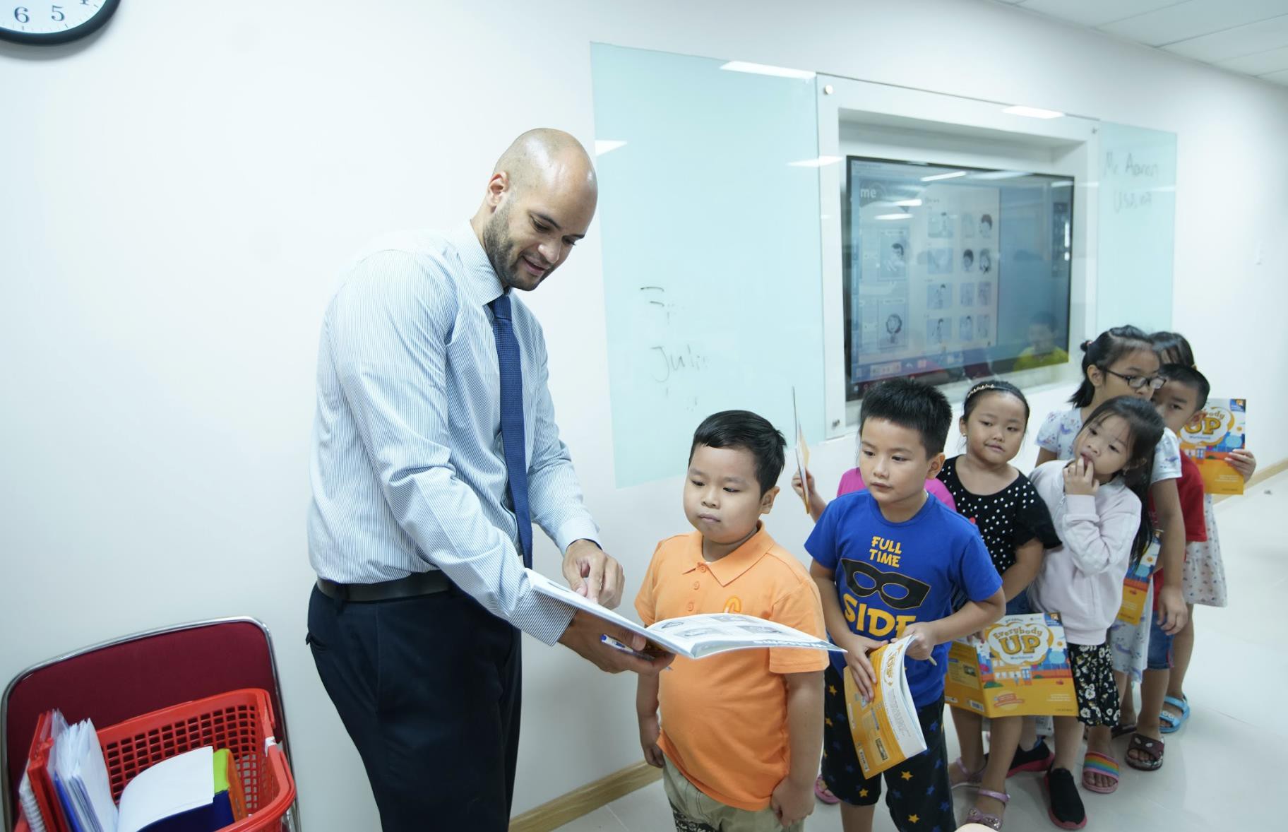 Những hoạt động thú vị trong tháng khai trương của VUS Lê Trọng Tấn - Ảnh 2. Những hoạt động thú vị trong tháng khai trương của VUS Lê Trọng Tấn - Ảnh 2.
