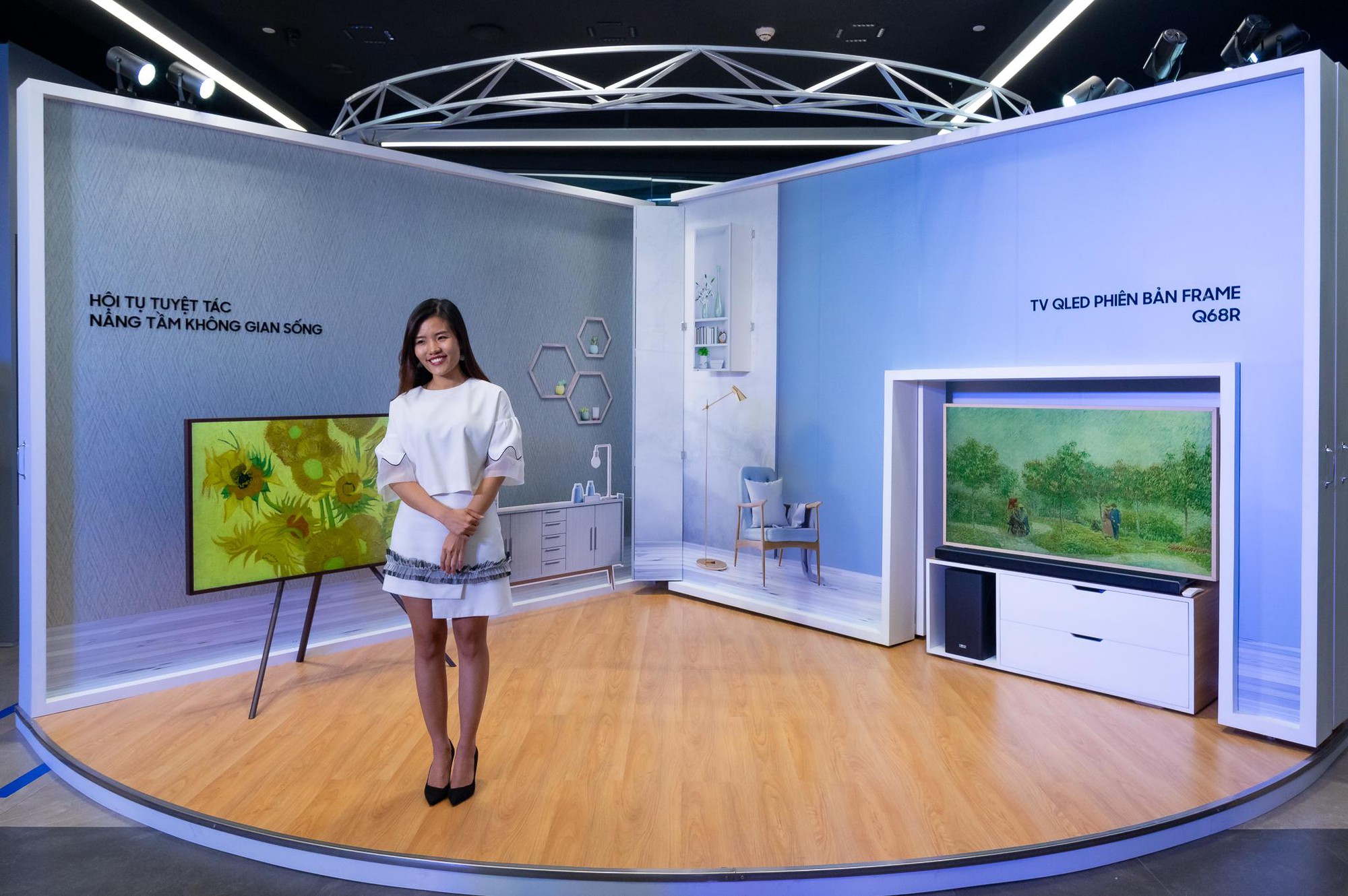 Biến TV thành khung tranh độc đáo, Triển lãm bộ sưu tập Van Gogh tại Samsung Showcase thu hút người tham dự - Ảnh 2.