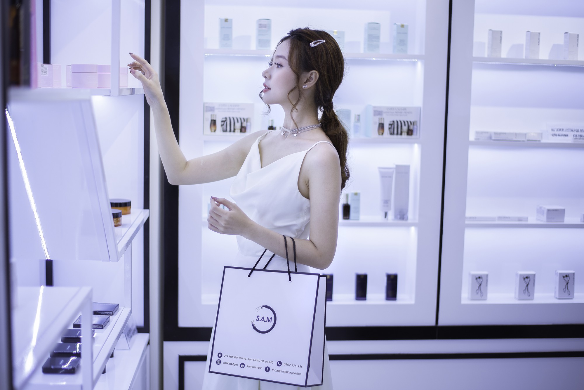 Theo chân Midu, Suni khám phá thiên đường mỹ phẩm, nước hoa SAM beauty - Ảnh 2. Theo chân Midu, Suni khám phá thiên đường mỹ phẩm, nước hoa SAM beauty - Ảnh 2.