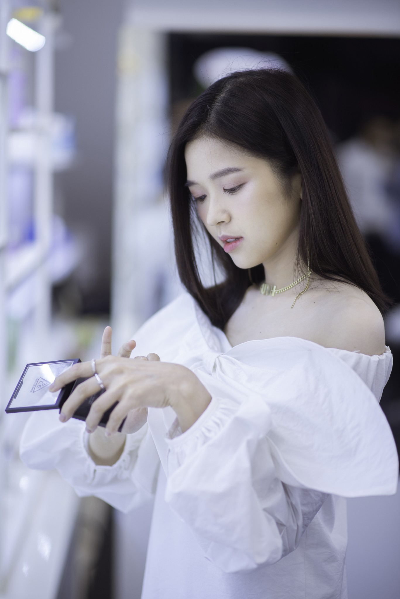 Theo chân Midu, Suni khám phá thiên đường mỹ phẩm, nước hoa SAM beauty - Ảnh 6. Theo chân Midu, Suni khám phá thiên đường mỹ phẩm, nước hoa SAM beauty - Ảnh 6.