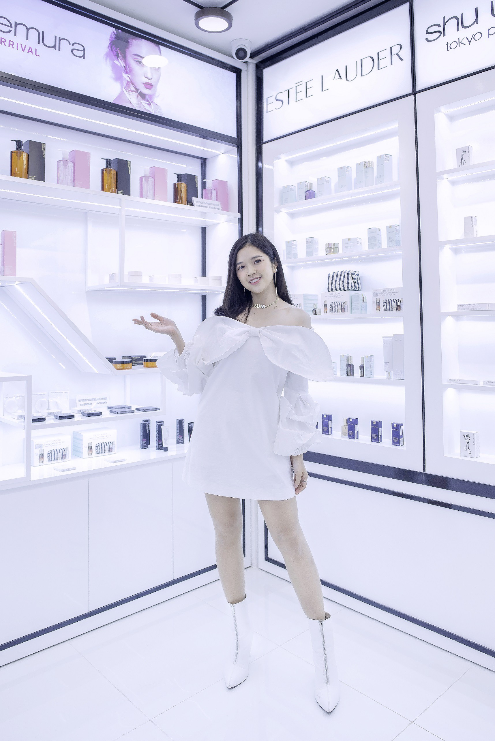 Theo chân Midu, Suni khám phá thiên đường mỹ phẩm, nước hoa SAM beauty - Ảnh 8. Theo chân Midu, Suni khám phá thiên đường mỹ phẩm, nước hoa SAM beauty - Ảnh 8.