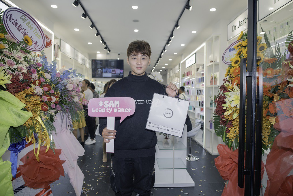 Theo chân Midu, Suni khám phá thiên đường mỹ phẩm, nước hoa SAM beauty - Ảnh 9. Theo chân Midu, Suni khám phá thiên đường mỹ phẩm, nước hoa SAM beauty - Ảnh 9.