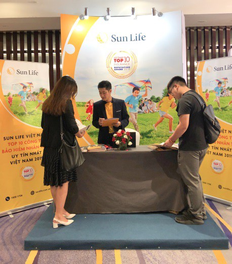 Vietnam Report: Sun Life thuộc top 10 công ty bảo hiểm nhân thọ uy tín nhất Việt Nam năm 2019 - Ảnh 1.