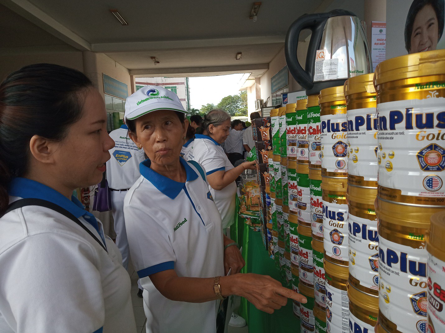 Lắng nghe chuyên gia dinh dưỡng tư vấn sức khỏe tại ngày hội người cao tuổi - Ảnh 5. Lắng nghe chuyên gia dinh dưỡng tư vấn sức khỏe tại ngày hội người cao tuổi - Ảnh 5.