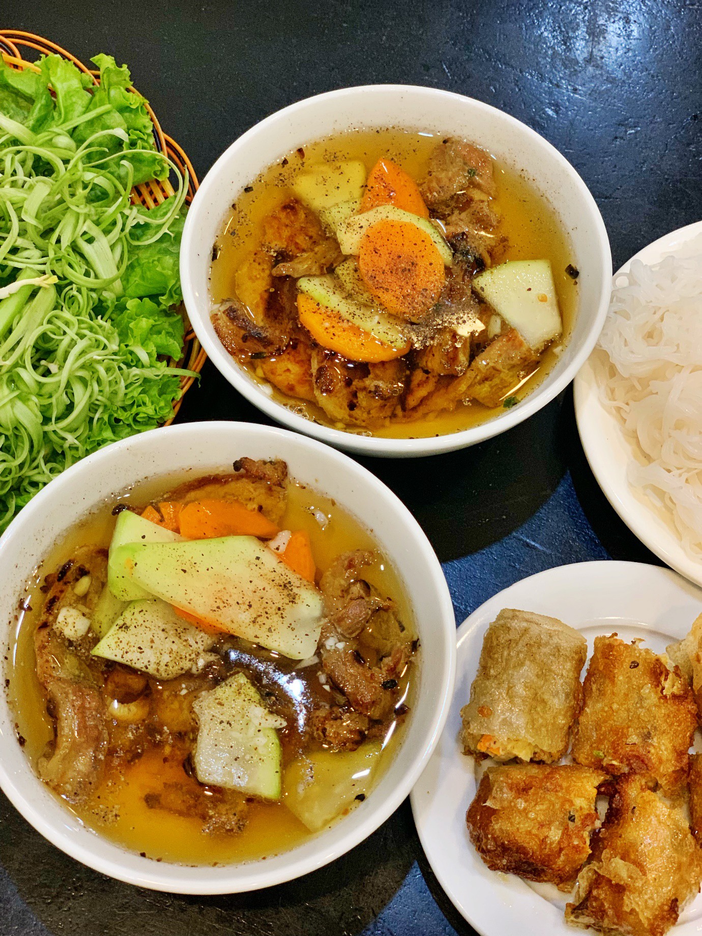 Ngày mưa lướt mạng xã hội, hận sao đi đâu cũng chỉ thấy... toàn đồ ăn - Ảnh 2. Ngày mưa lướt mạng xã hội, hận sao đi đâu cũng chỉ thấy... toàn đồ ăn - Ảnh 2.