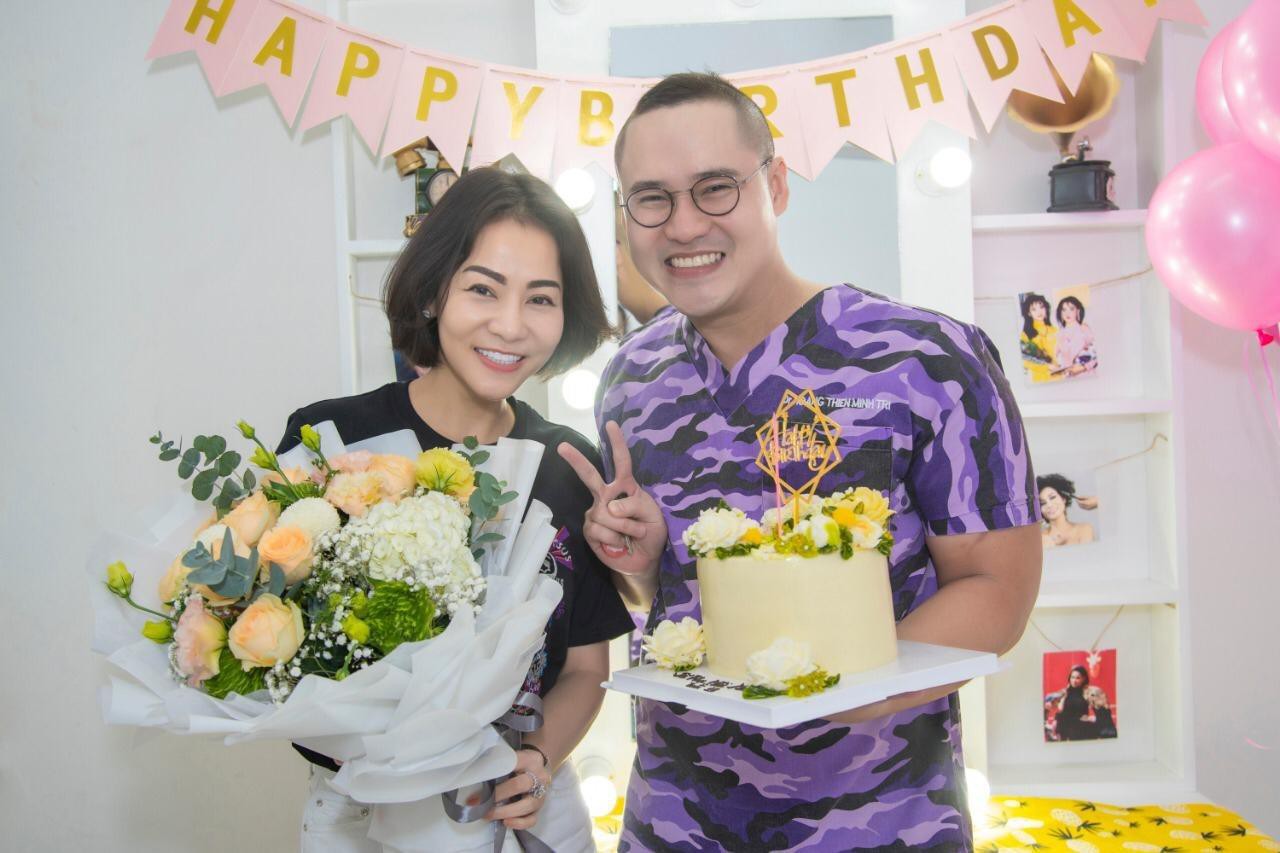 Thu Minh như trẻ ra 10 tuổi đón sinh nhật nhờ cậu học trò cưng - Ảnh 1. Thu Minh như trẻ ra 10 tuổi đón sinh nhật nhờ cậu học trò cưng - Ảnh 1.