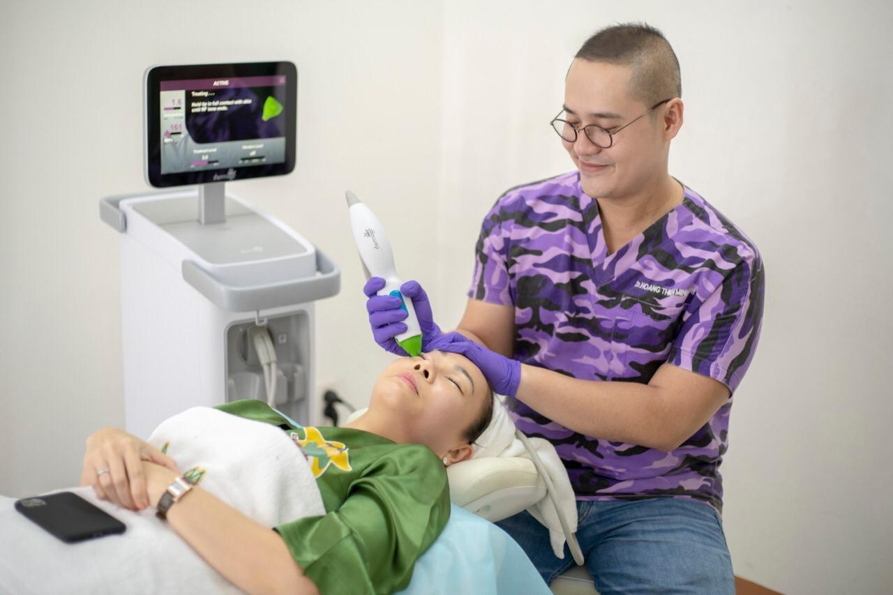 Thu Minh như trẻ ra 10 tuổi đón sinh nhật nhờ cậu học trò cưng - Ảnh 4. Thu Minh như trẻ ra 10 tuổi đón sinh nhật nhờ cậu học trò cưng - Ảnh 4.