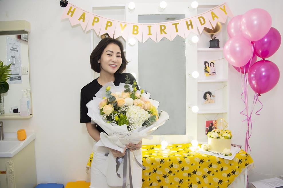 Thu Minh như trẻ ra 10 tuổi đón sinh nhật nhờ cậu học trò cưng - Ảnh 6. Thu Minh như trẻ ra 10 tuổi đón sinh nhật nhờ cậu học trò cưng - Ảnh 6.