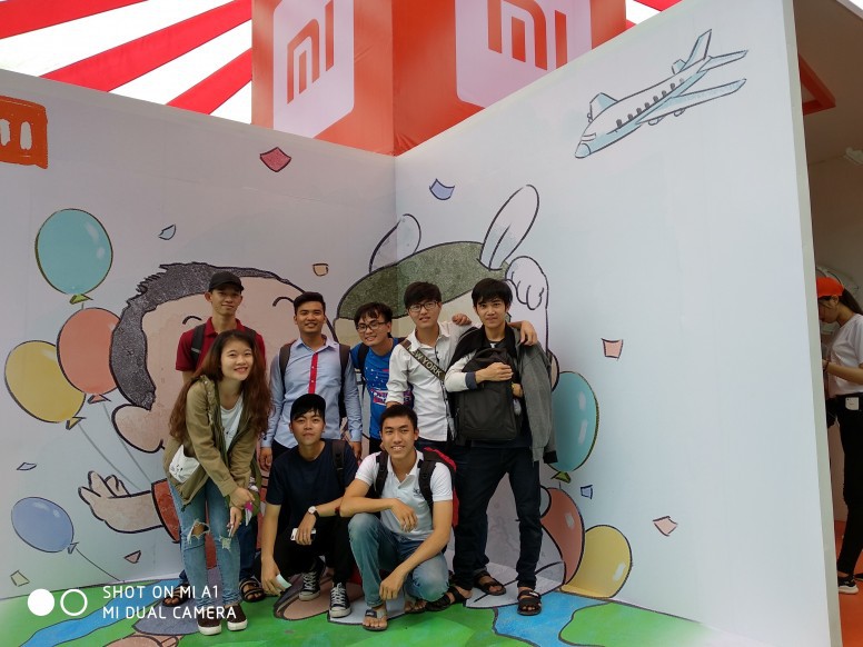 Vinh Vật Vờ và Tony Phùng đi tour vòng quanh các trường đại học cùng Xiaomi - Ảnh 2. Vinh Vật Vờ và Tony Phùng đi tour vòng quanh các trường đại học cùng Xiaomi - Ảnh 2.