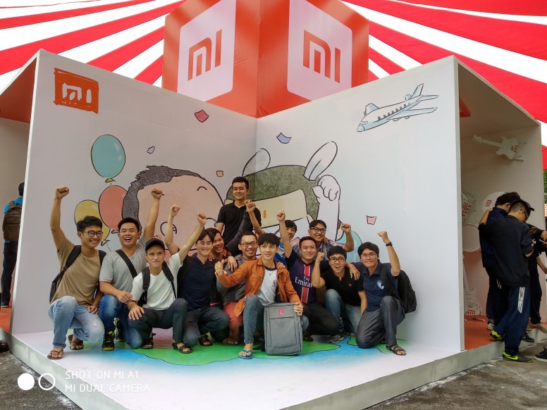 Vinh Vật Vờ và Tony Phùng đi tour vòng quanh các trường đại học cùng Xiaomi - Ảnh 3. Vinh Vật Vờ và Tony Phùng đi tour vòng quanh các trường đại học cùng Xiaomi - Ảnh 3.