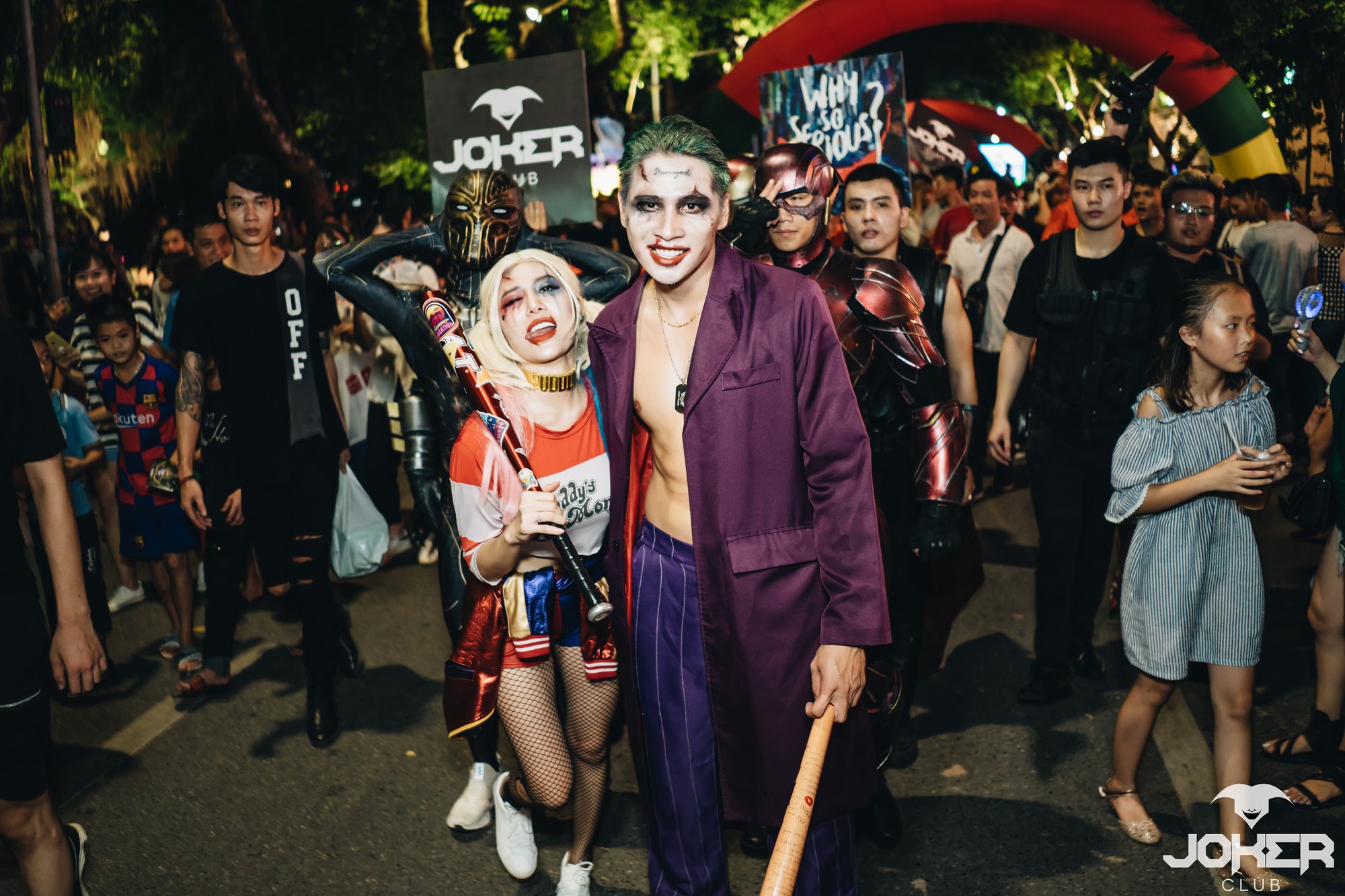 Check-in khắp thế giới với biểu tượng “Why so serious”, chuyện gì đang xảy ra? - Ảnh 2. Check-in khắp thế giới với biểu tượng “Why so serious”, chuyện gì đang xảy ra? - Ảnh 2.