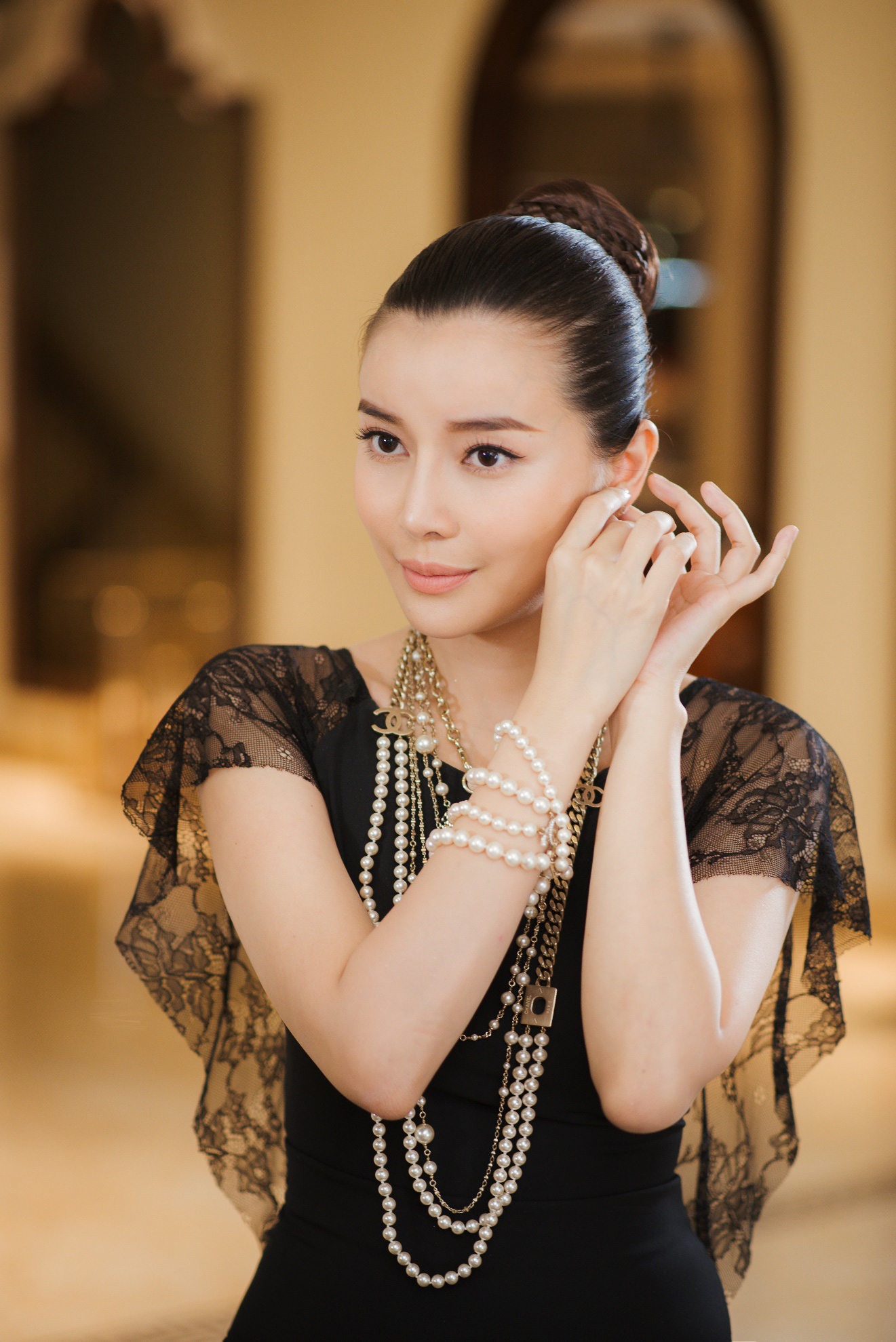 Chiêu sở hữu da mộc căng bóng của diễn viên Cao Thái Hà - Ảnh 1. Chiêu sở hữu da mộc căng bóng của diễn viên Cao Thái Hà - Ảnh 1.