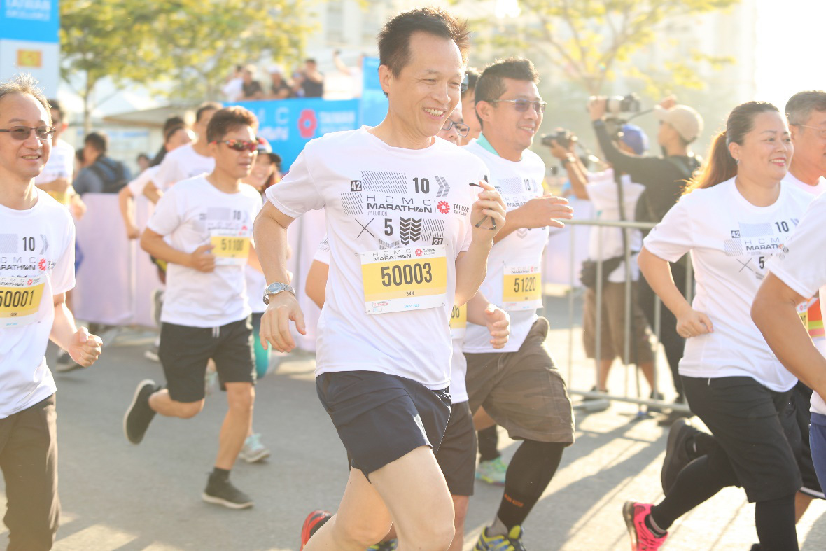 Những khoảnh khắc đẹp trên đường đua HCMC Marathon 2020 - Ảnh 3.