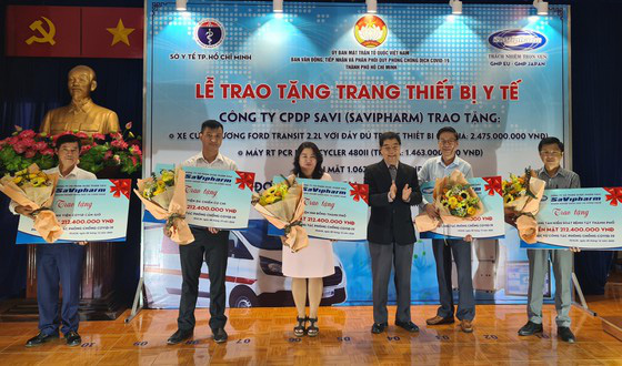 Tấm lòng vàng của Savipharm - Trao tặng các thiết bị y tế cho sở y tế TP. Hồ Chí Minh - Ảnh 1.