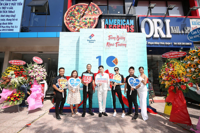 Sau Chung kết Rap Việt, Karik trở thành “Hoàng tử pizza” khuấy động buổi khai trương cửa hàng thứ 50 - Domino’s Phạm Hồng Thái - Ảnh 2.