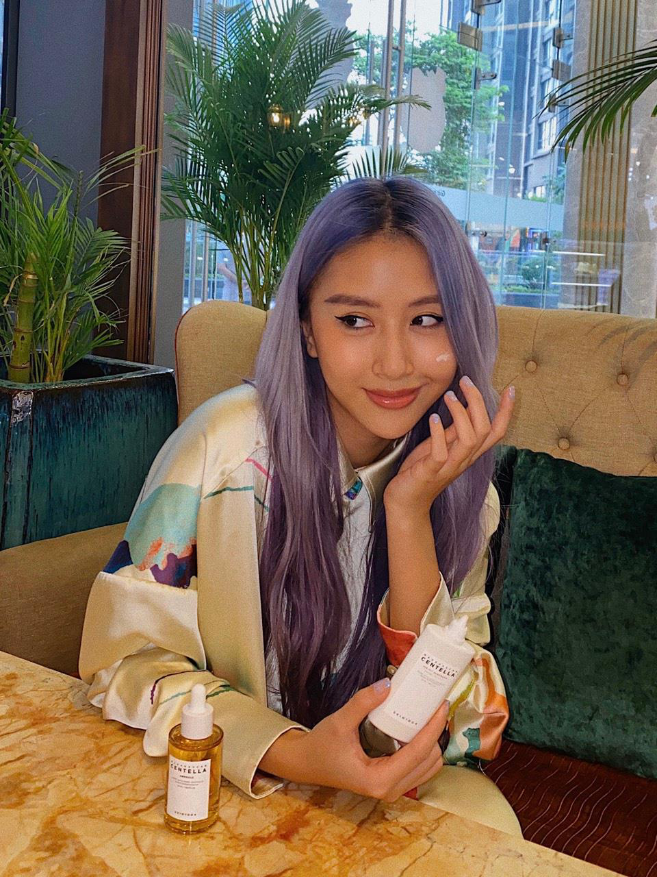 Bật mí cách “giải cứu” da sau mụn từ những cô nàng “IT Girl” - Ảnh 3. Bật mí cách “giải cứu” da sau mụn từ những cô nàng “IT Girl” - Ảnh 3.