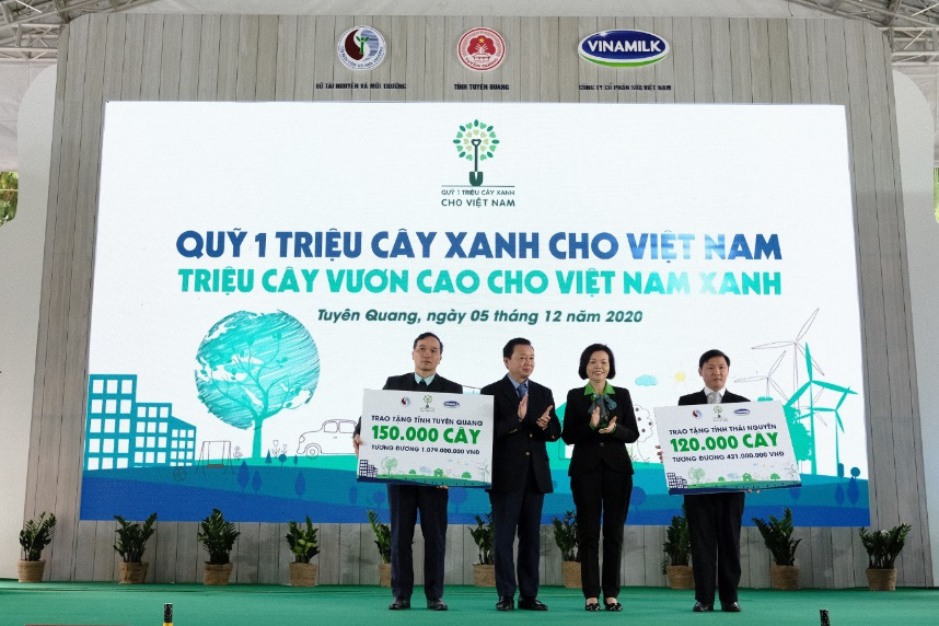 Trao tặng thêm 270.000 cây xanh, Vinamilk và Quỹ 1 triệu cây xanh cho Việt Nam chính thức hoàn thành mục tiêu đề ra - Ảnh 2. Trao tặng thêm 270.000 cây xanh, Vinamilk và Quỹ 1 triệu cây xanh cho Việt Nam chính thức hoàn thành mục tiêu đề ra - Ảnh 2.