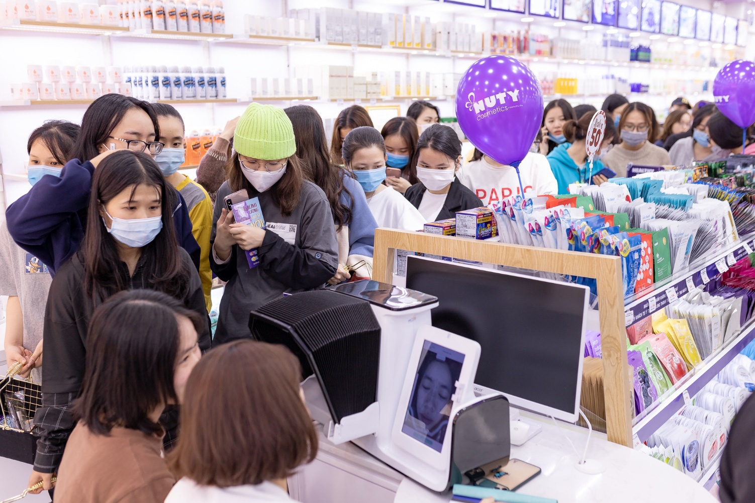 Á hậu Huyền My rạng rỡ đến dự sự kiện khai trương Nuty Cosmetics chi nhánh 9 tại Hà Nội - Ảnh 8. Á hậu Huyền My rạng rỡ đến dự sự kiện khai trương Nuty Cosmetics chi nhánh 9 tại Hà Nội - Ảnh 8.