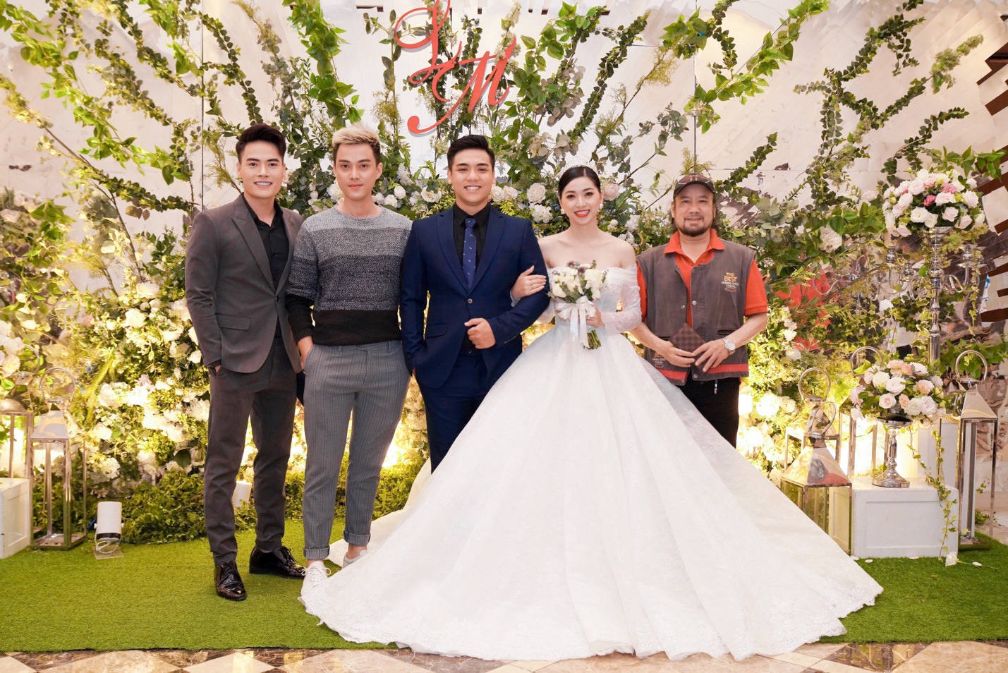 Dàn sao Việt dự tiệc cưới đạo diễn MV gây sốt “Người đến sau sẽ cho người tất cả” - Ảnh 8. Dàn sao Việt dự tiệc cưới đạo diễn MV gây sốt “Người đến sau sẽ cho người tất cả” - Ảnh 8.