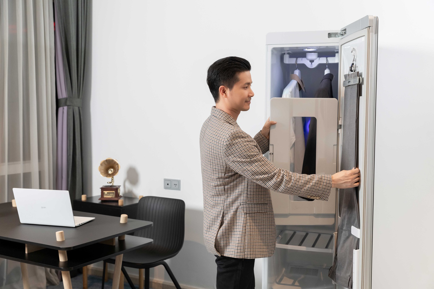 Từ bỏ công việc nhà báo nhiều hứa hẹn thăng tiến, CEO Quân Ngọc làm nên sự nghiệp khi theo ngành quảng cáo - Ảnh 3. Từ bỏ công việc nhà báo nhiều hứa hẹn thăng tiến, CEO Quân Ngọc làm nên sự nghiệp khi theo ngành quảng cáo - Ảnh 3.