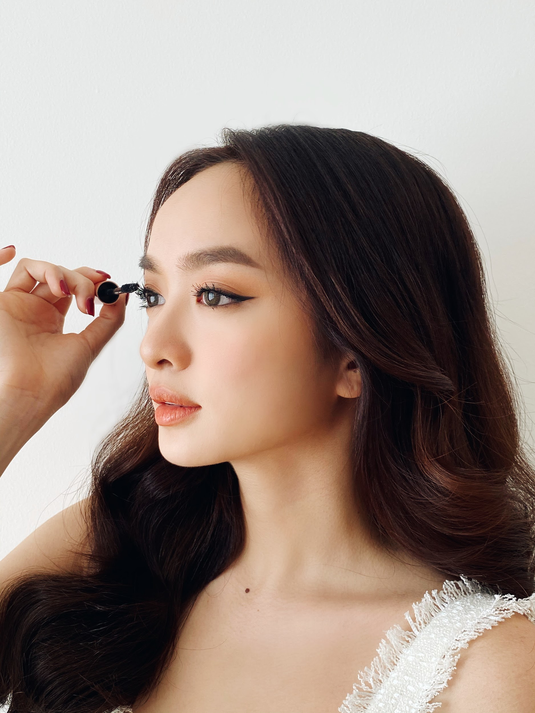 Bí quyết tạo nên đôi mắt to tròn thần thái của “ngọc nữ” Kaity Nguyễn - Ảnh 4. Bí quyết tạo nên đôi mắt to tròn thần thái của “ngọc nữ” Kaity Nguyễn - Ảnh 4.