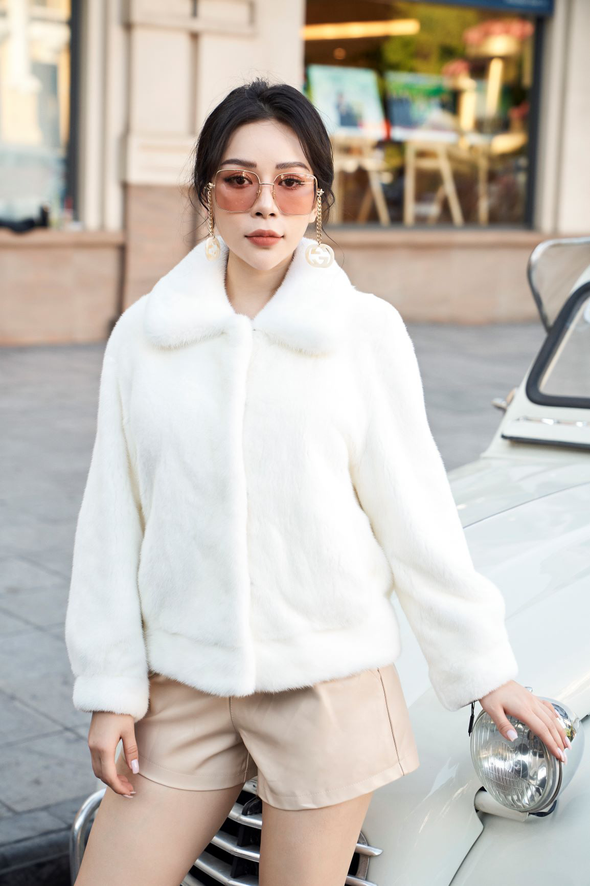 Bật mí bí quyết mix đồ với áo khoác lông cực chất và chuẩn style Hàn Quốc - Ảnh 5. Bật mí bí quyết mix đồ với áo khoác lông cực chất và chuẩn style Hàn Quốc - Ảnh 5.