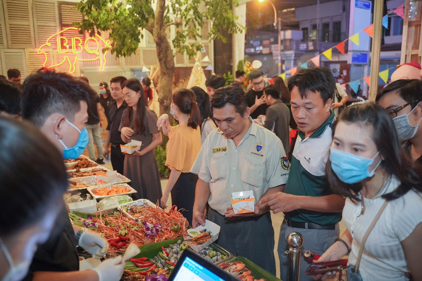 Không cần đi xa, cắm trại ngay giữa lòng Sài Gòn tại Đại Hội Thịt Nướng - Ảnh 3. Không cần đi xa, cắm trại ngay giữa lòng Sài Gòn tại Đại Hội Thịt Nướng - Ảnh 3.