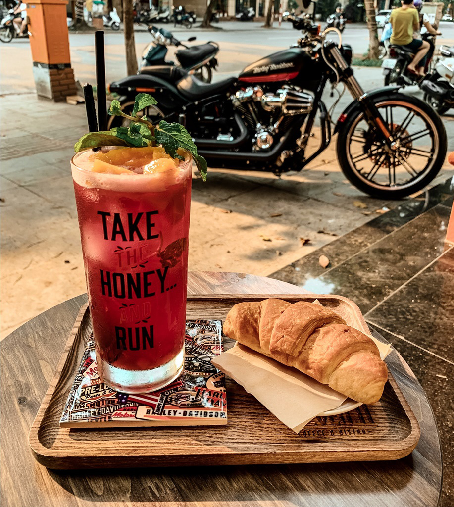 Đơn giản mà hiện đại, đây là chốn “tụ nghĩa” mới dành cho dân biker Hà Nội - Ảnh 7. Đơn giản mà hiện đại, đây là chốn “tụ nghĩa” mới dành cho dân biker Hà Nội - Ảnh 7.