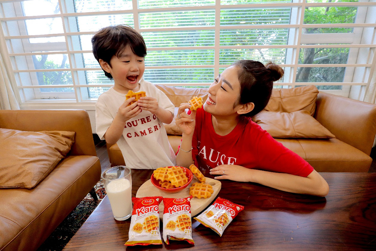 Karo trứng tươi chà bông – chiếc bánh đốn tim Trang Lou và Ốc Thanh Vân - Ảnh 2. Karo trứng tươi chà bông – chiếc bánh đốn tim Trang Lou và Ốc Thanh Vân - Ảnh 2.