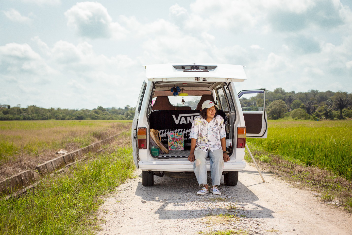 Kide Baharudin dùng nghệ thuật tái hiện cuộc sống qua BST Vans x Kide - Ảnh 1.