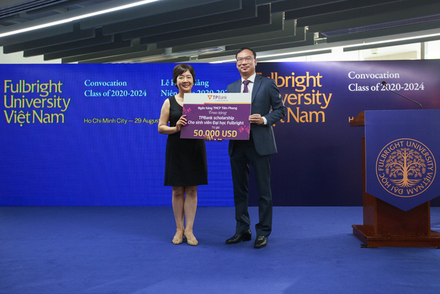 Sinh viên Đại học Fulbright nhận học bổng 50.000 USD từ TPBank - Ảnh 1.