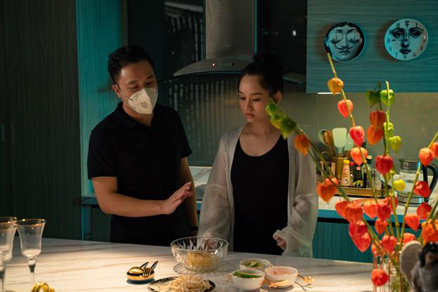 Đạo diễn Victor Vũ và nàng thơ Trúc Anh tiết lộ món ăn khoái khẩu trong thời gian quay Thiên Thần Hộ Mệnh - Ảnh 10.