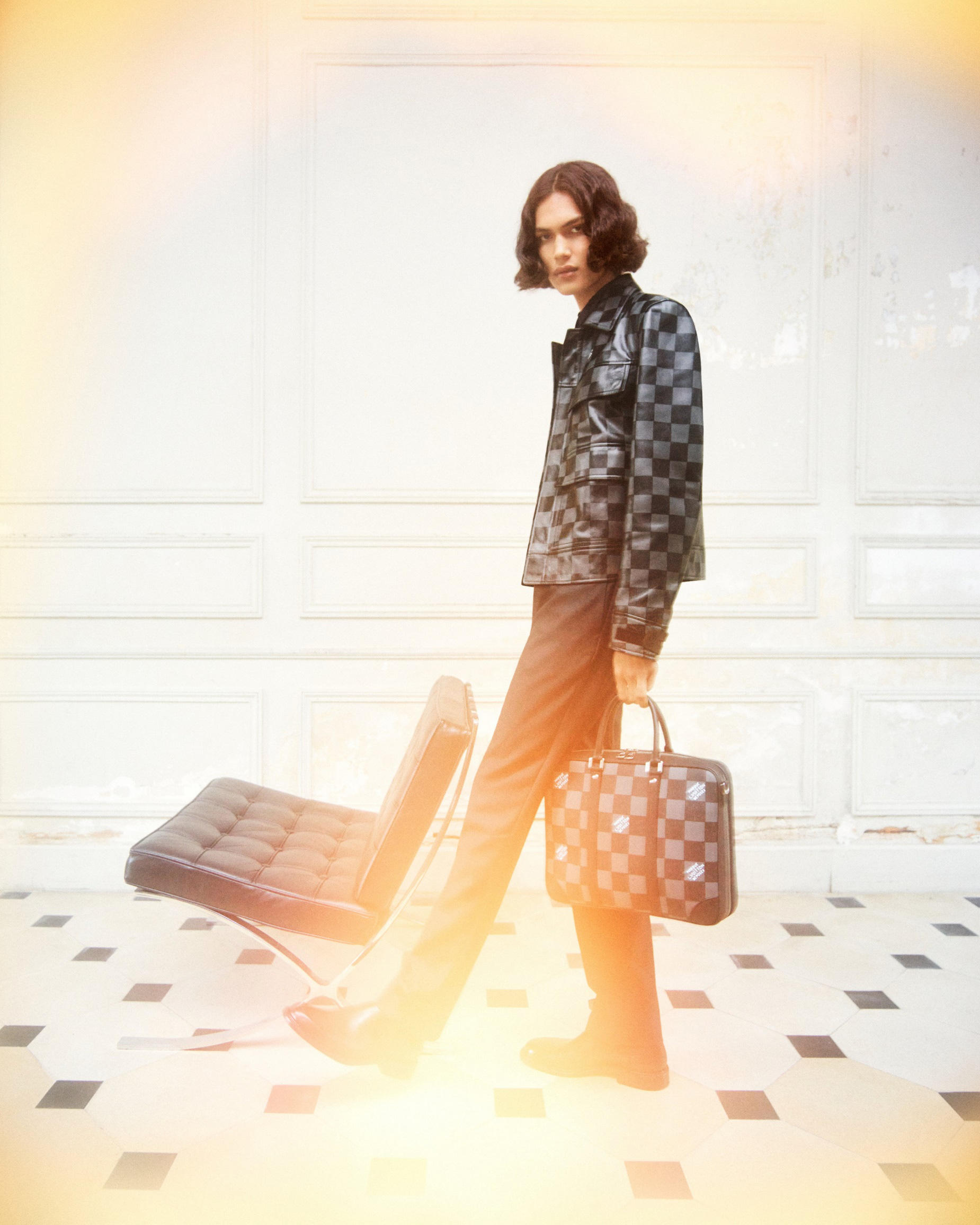Nâng cấp tủ đồ mùa thu cùng những thiết kế thời thượng đến từ BST Louis Vuitton Fall 2021 - Ảnh 1. Nâng cấp tủ đồ mùa thu cùng những thiết kế thời thượng đến từ BST Louis Vuitton Fall 2021 - Ảnh 1.