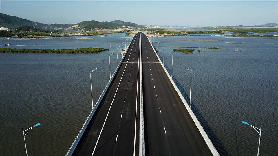 Đại lộ Tây Nam tăng tốc, Quảng Ninh thu hút nhà đầu tư BĐS cuối năm - Ảnh 1.